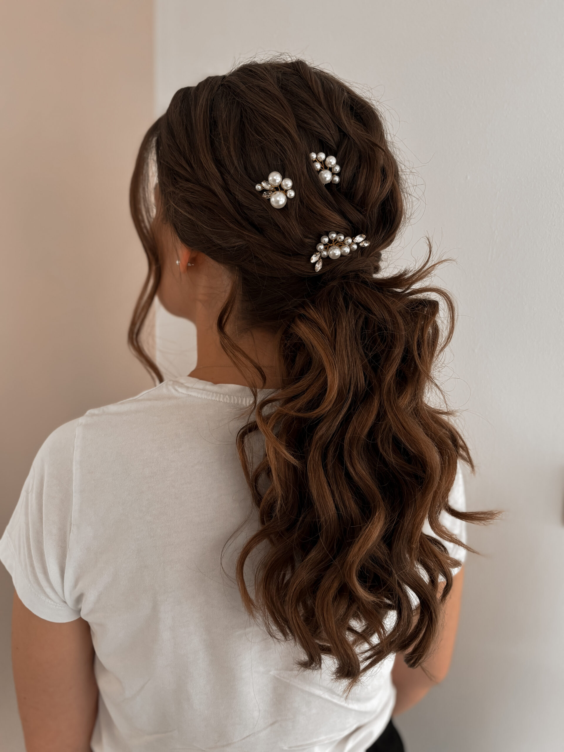 💇‍♀️ So findest du die perfekte Brautfrisur für dein Kleid & Gesicht